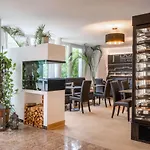 [m]eat & Отель